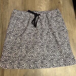 Stylish Black and White Patterned Skort